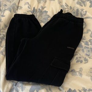 Aritzia Midnight Black Cargo Sweatfleece Joggers size Small
